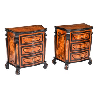 Antique Italian Burr Walnut Serpentine Bedside Chests, 1700s, Set of 2 For Sale