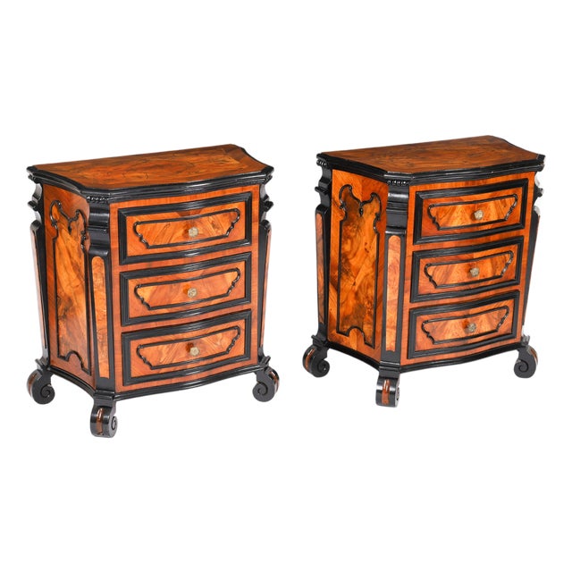 Antique Italian Burr Walnut Serpentine Bedside Chests, 1700s, Set of 2 For Sale