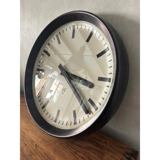 1950s Large Czech Bakelite Factory Clocks from Pragotron, 1950s For Sale - Image 5 of 8