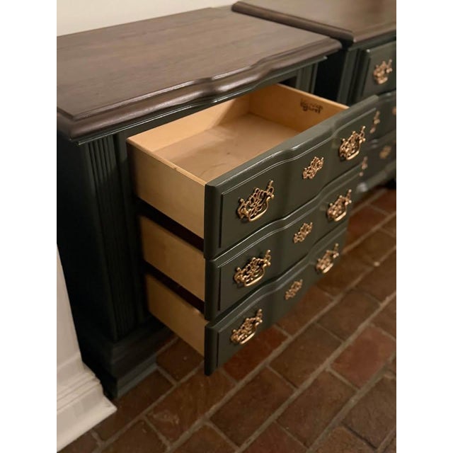 Traditional Vintage Vaughan-Bassett 3-Drawer Nightstands in Deep Green, Pair For Sale - Image 3 of 6