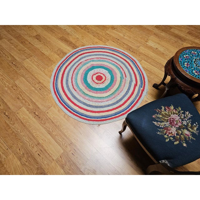 Light Gray Antique American Braided Round Rug, Handwoven Folk Art, Red & Blue, 4x4 For Sale - Image 8 of 8