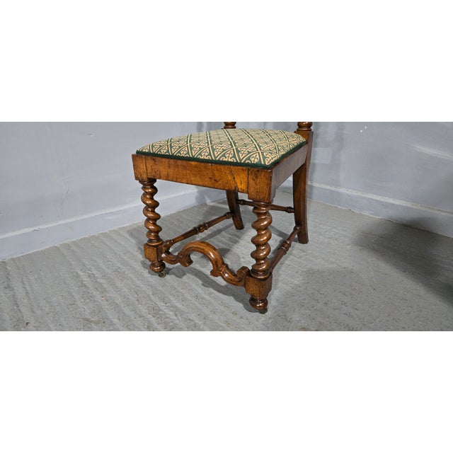 Late 19th Century Antique Walnut Hall Chair, 1880 For Sale - Image 5 of 11