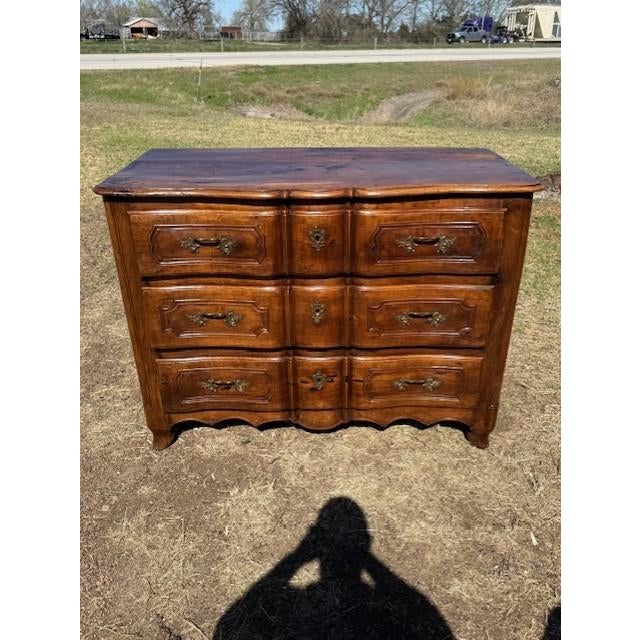 French Country Large 18th Century French Louis XV Solid Walnut Period Chateau Chest of Drawer / Commodes For Sale - Image 3 of 18