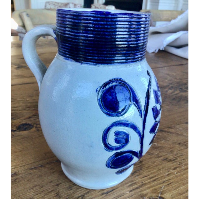 Williamsburg Restoration Inc. Vintage Williamsburg Restoration Blue and White Petite Vase For Sale - Image 4 of 11