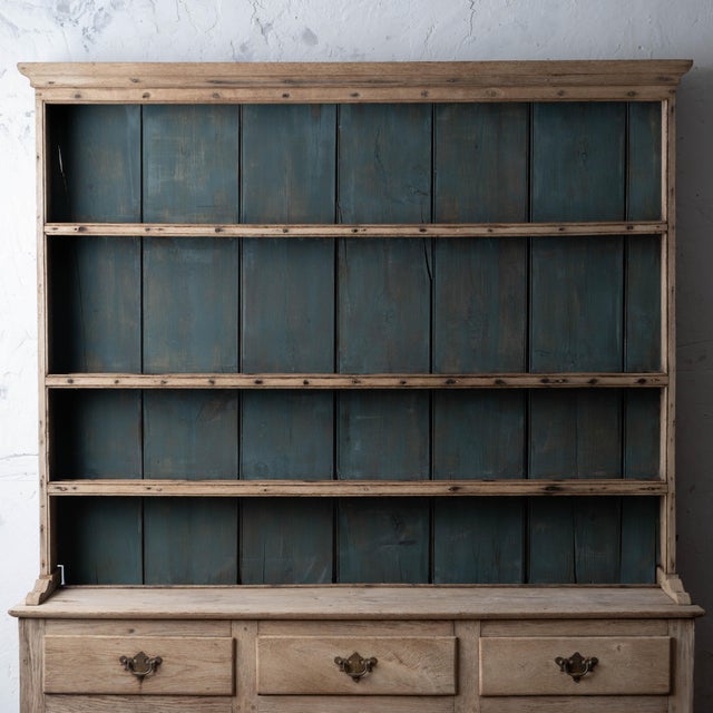 Rustic European Welsh Oak Dog Kennel Dresser, c.1800 For Sale - Image 3 of 18
