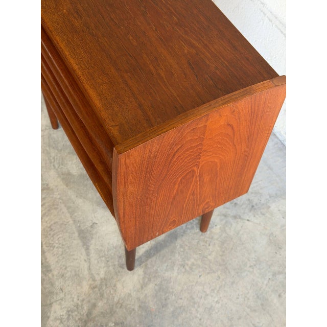 Brown Vintage Danish Teak 3 Drawer Dresser Scandinavian Modern Bedside Table For Sale - Image 8 of 9