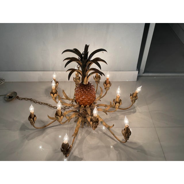 Late 20th Century Palm Beach Island Style Tole Pineapple Chandelier - 12 Lights For Sale In Miami - Image 6 of 6