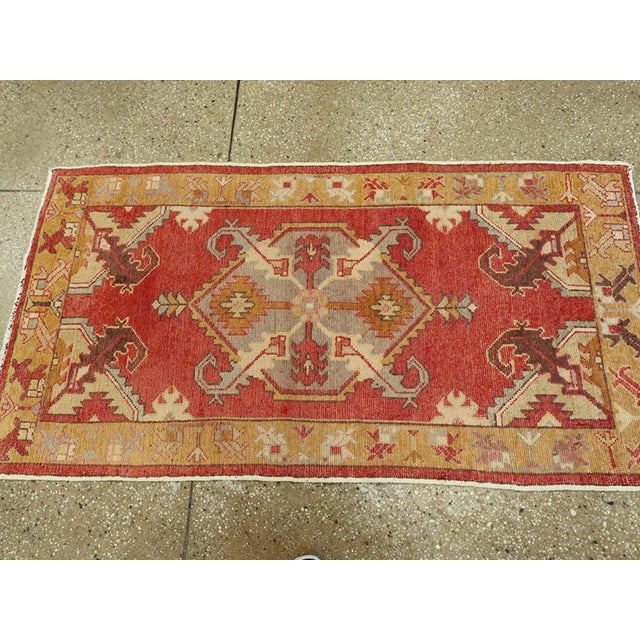 Mid 20th Century Galerie Shabab Collection Mid-20th Century Turkish Oushak Throw Rug For Sale - Image 5 of 6