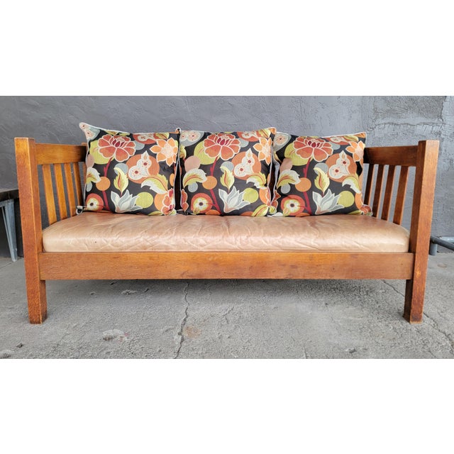 Early 1900's Stickley Brothers & Quaint Furniture tiger oak settle. Reversible leather seat cushion with 3 down filled...