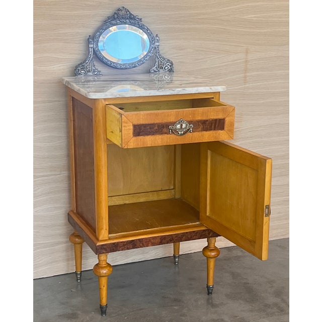 19th Louis XVI Style Pair of Marquetry Nightstands With Bronze & Mirror Crest For Sale - Image 4 of 12