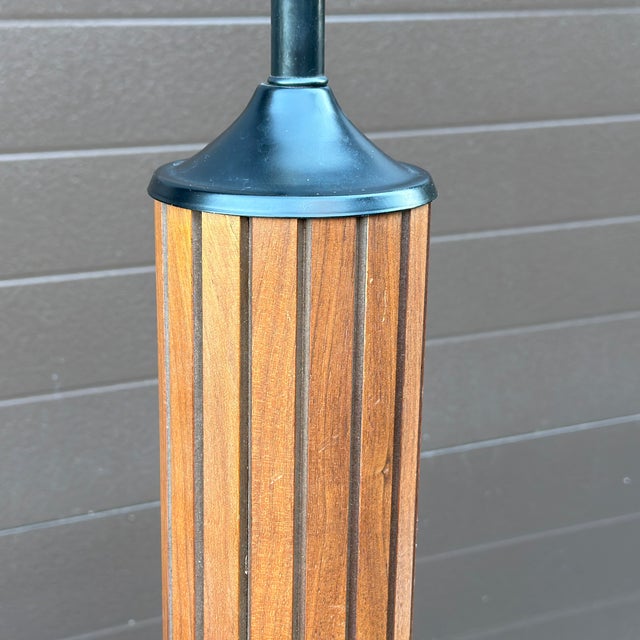1970s Mid-Century Modern Gruvwood Black & Teak Tambour Panel Table Lamp For Sale - Image 11 of 12
