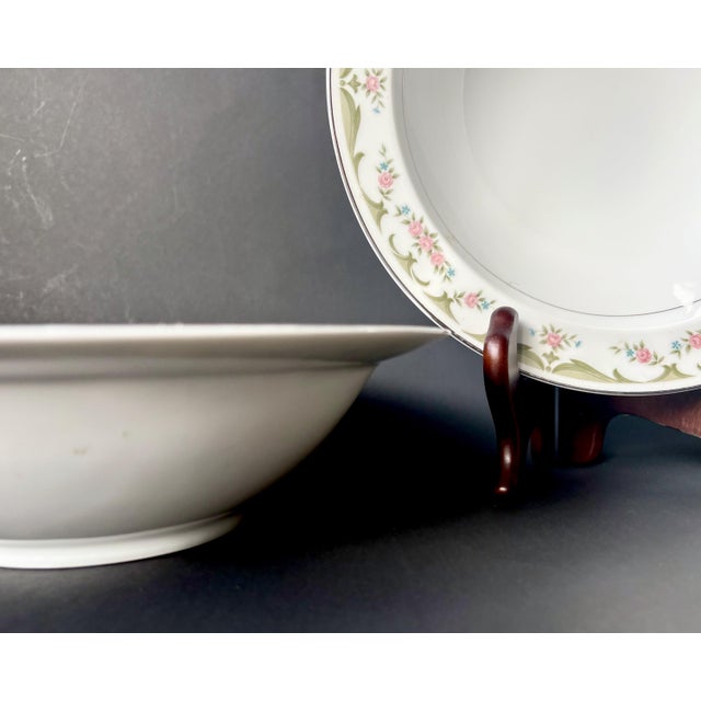 1970s Vintage Soup Bowls by Wyndham China - Lizbeth 341 Pattern - Round Vegetable Bowl 10" , Pink Roses For Sale - Image 5 of 10