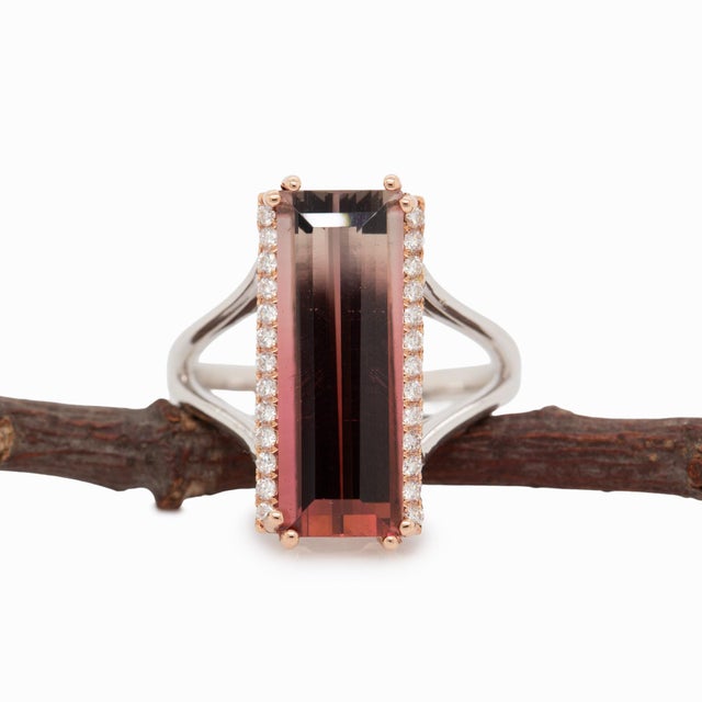 Modern 6.4cts Bi-Color Tourmaline Ring With Natural Diamond Accents: Solid 14k Gold, Size 6.75 For Sale - Image 3 of 9