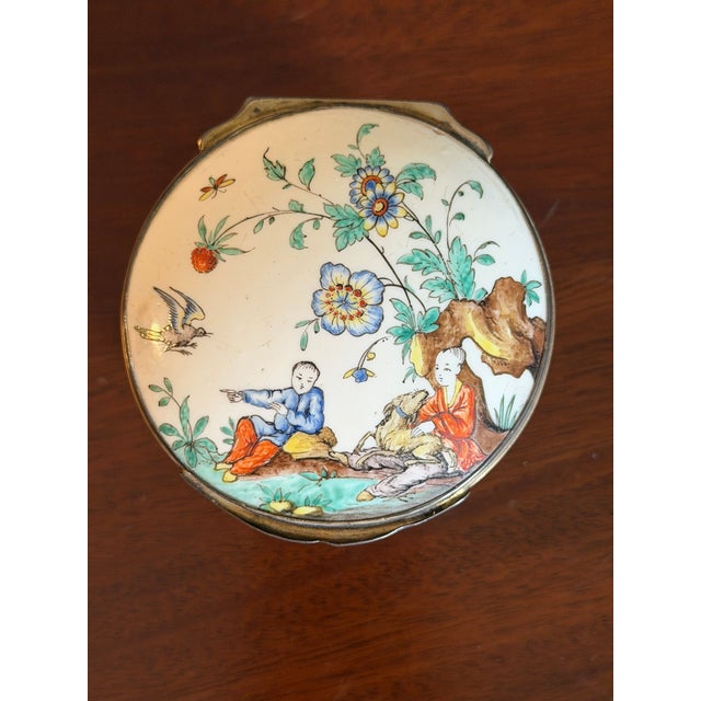 18th Century A Large Silver Gilt Mounted Chantilly Soft Paste Chinoiserie Snuff Box For Sale - Image 14 of 15