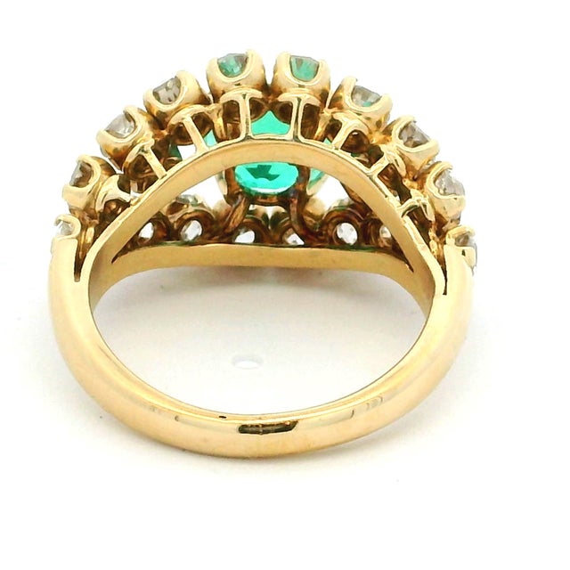 1960s Colombian 18k Yellow Gold Emerald & Diamond Cocktail Ring, Size 7 For Sale - Image 9 of 14