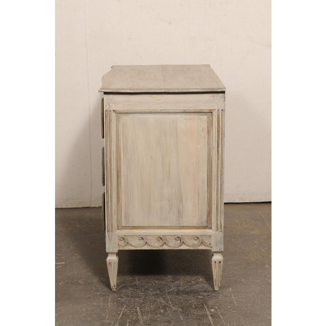 18th Century French Commode w/Vitruvian Wave Trim For Sale - Image 4 of 11