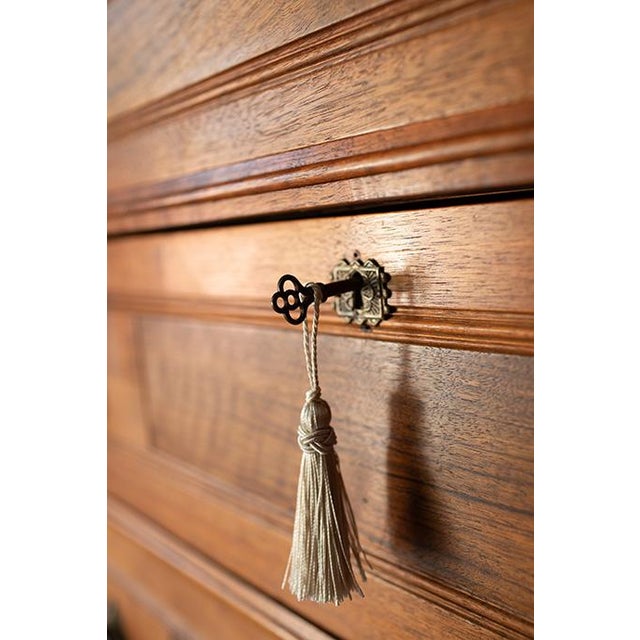 19th Century American Walnut Chest of Drawers With Knapp Joints For Sale - Image 4 of 17