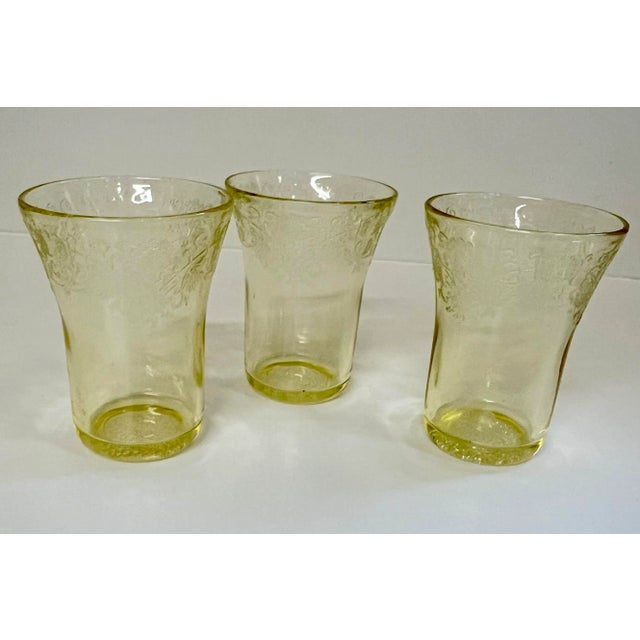 Hazel-Atlas Set of 3 Florentine No.2 Yellow Flat Juice Glasses by Hazel-Atlas 1930s For Sale - Image 4 of 8