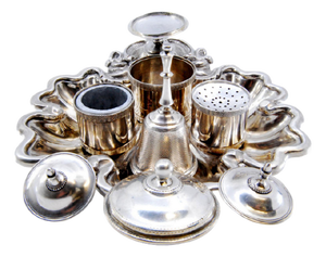 Silver Inkwell with Three Reservoirs, Bell and Shell-Shaped Base Resting on Three Claw-Shaped Feet