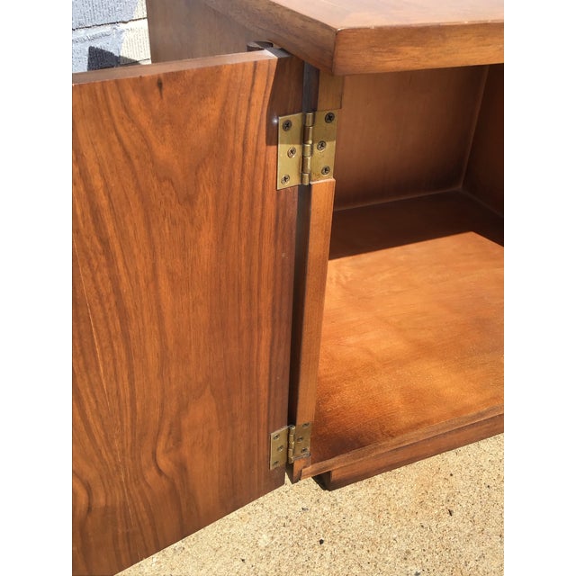 Chestnut Mid-Century Modern Walnut Square Side Table by Lane Furniture, 1965 For Sale - Image 8 of 12