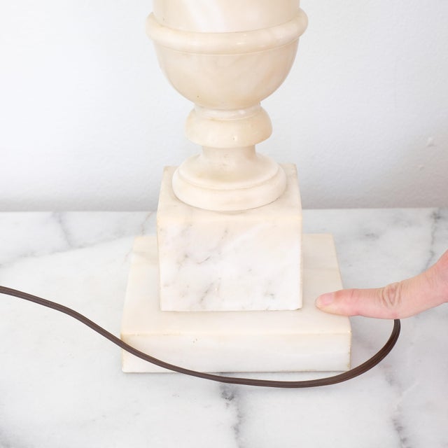 Traditional Mid 20th Century Italian Alabaster Hand-Carved Lamp For Sale - Image 3 of 3
