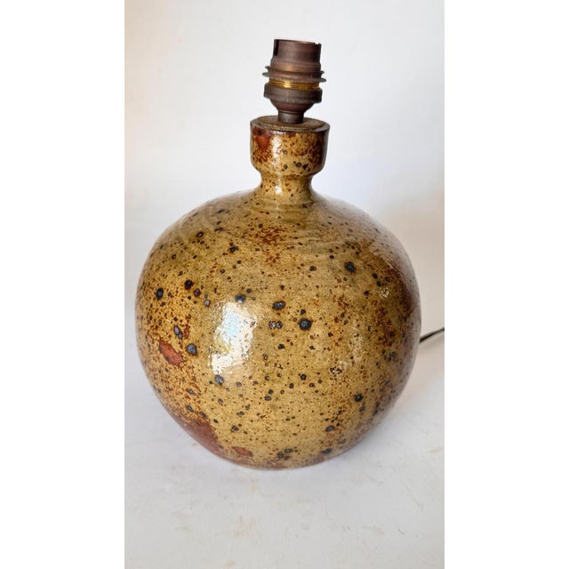 Le Corbusier Minimalist French Stoneware Table Lamp, South of France, 1960s For Sale - Image 4 of 12