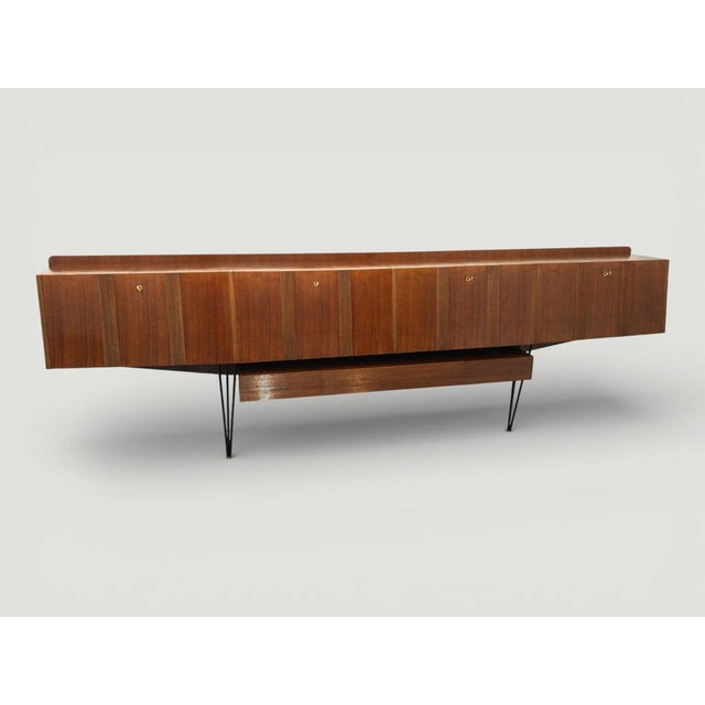 1950s Long Mid-Century Italian Sideboard in Walnut, 1950s For Sale - Image 5 of 18