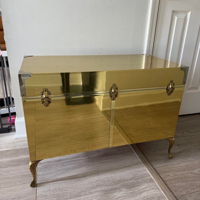 Mid-Century Hollywood Regency Brass Campaign Trunk - Cedar Lined Blanket Chest For Sale In Jacksonville, FL - Image 6 of 11
