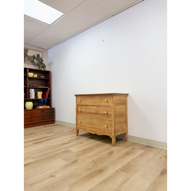 Primitive Scrubbed Pine Three Drawer Dresser Dovetail Porcelain Knobs Vintage For Sale In Tampa - Image 6 of 14