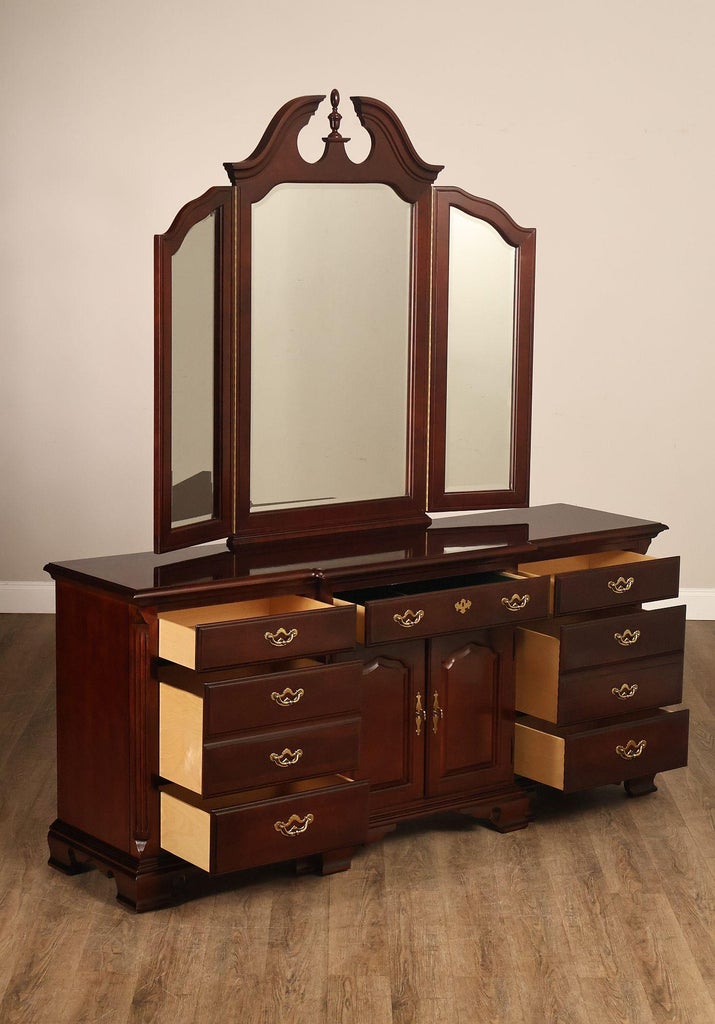 Thomasville 'Collectors Cherry' Triple Dresser with Tri-Fold
