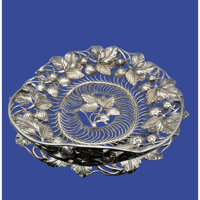 Victorian Late 19th Century Victorian English Silver Plated Strawberry Silver Basket With Handle For Sale - Image 3 of 12