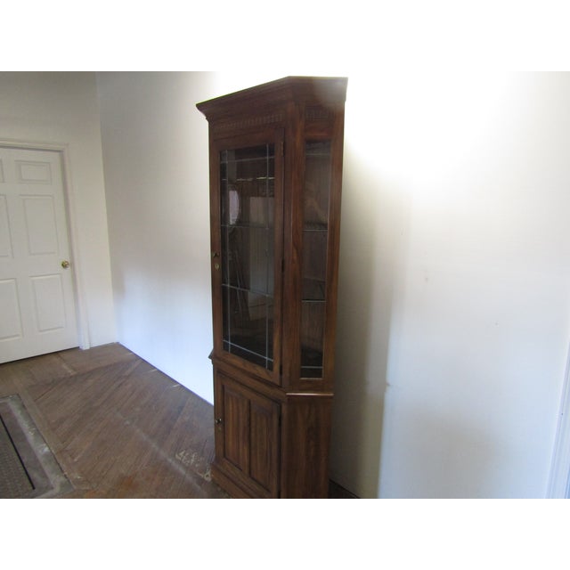 Traditional Pennsylvania House Solid Oak Leaded Glass Corner Cabinet For Sale - Image 3 of 9