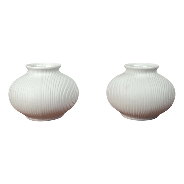 Vintage German White Porcelain Op Art Vases from Hutschenreuther, 1970s, Set of 2 For Sale