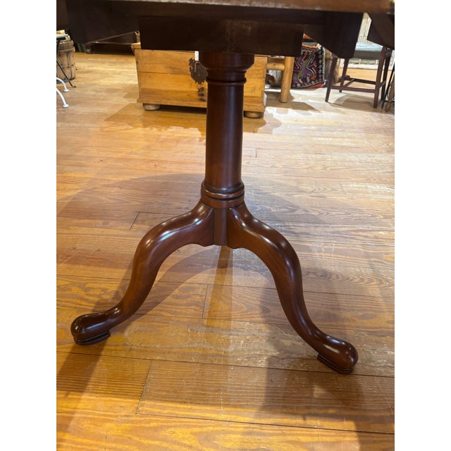 Chestnut Late 20th Century Henkel Harris Georgian-Style Solid Cherry Wood Double Pedestal Extension Dining Table. For Sale - Image 8 of 12