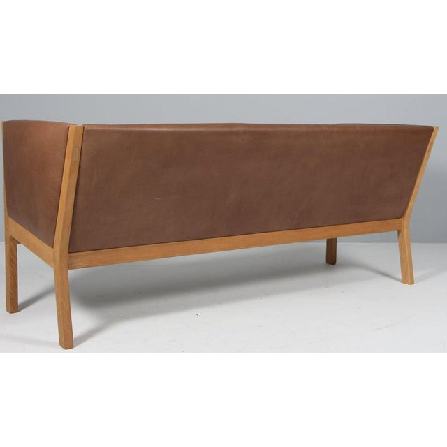 Wood Three-Seat Sofa in Oak and Full Grain Leather by Hans J. Wegner for Getama For Sale - Image 7 of 9