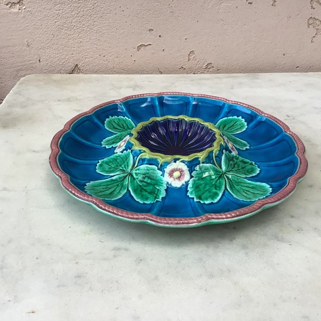 Royal Worcester 1875 Worcester English Majolica Strawberry Plate For Sale - Image 4 of 11