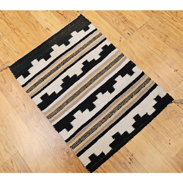Vintage Navajo Navajo Rug, Canyon Pattern, Native American Wall Art, 2x2 For Sale In Chicago - Image 6 of 9