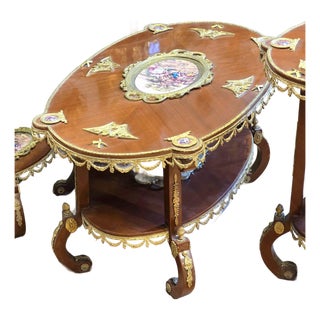 French Louis XV Oval Coffee Table With Floral Medallion, Gilded Ornaments & Curved Wood Legs For Sale