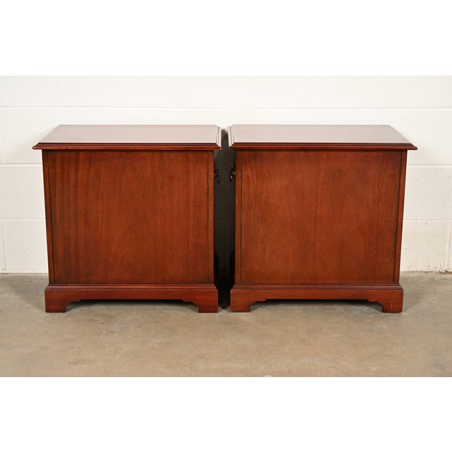Baker Furniture Georgian Banded Mahogany Bedside Chests, Pair For Sale - Image 16 of 17