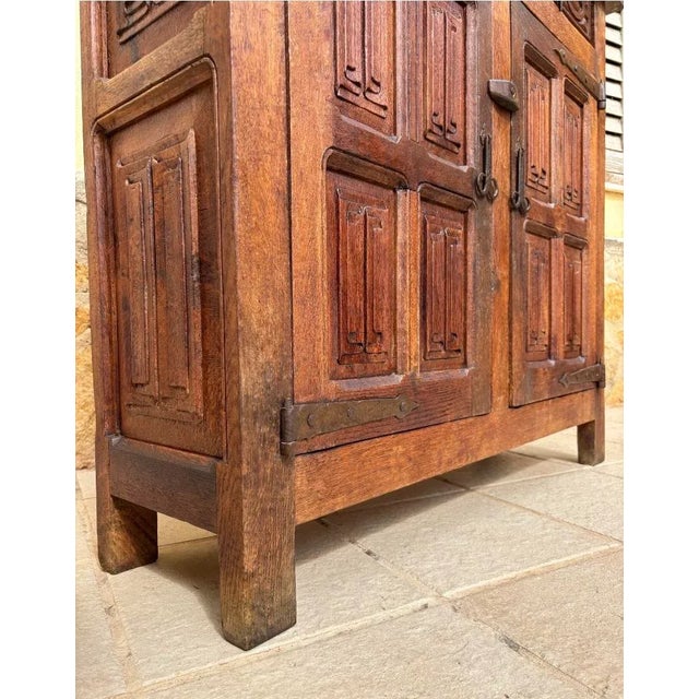 Late 19th Century Spanish Carved Walnut Buffet, 1880s For Sale - Image 5 of 9