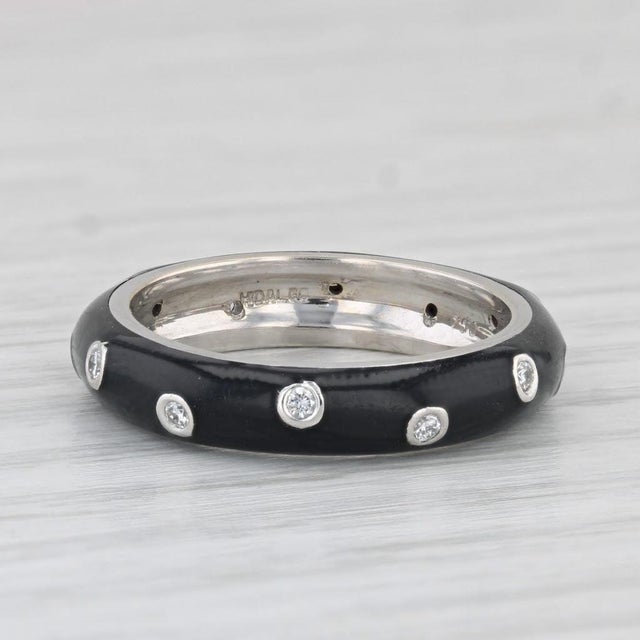 Modern Hidalgo 0.18ctw Diamond Black Enamel Ring 18k White Gold Stackable Ring Size 6.5 For Sale - Image 3 of 8