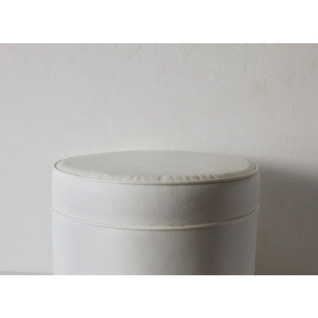 1970s 1970s Vintage American Modern White Vinyl Drum Pouf Stool For Sale - Image 5 of 10