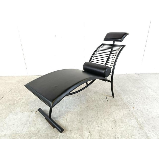Vintage 'chaise longue' made from a elegant chrome frame, elastic cords and black leather cushions. Rare and beautiful...
