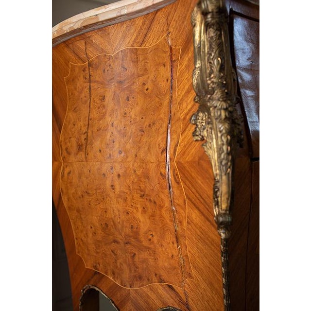 Mid 19th Century French Louis XV Style Burr Walnut Marble Top Bombe Commode For Sale - Image 15 of 18