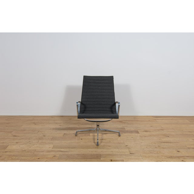 Mid-Century Modern EA124 Lounge Chair by Charles & Ray Eames for Herman Miller, United States, 1980s For Sale - Image 3 of 18