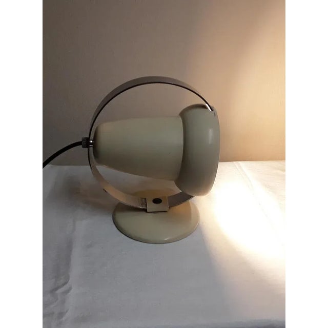 Philips Vintage Dutch Table Lamp with Cream-White Metal Body and Chrome-Plated Metal Bracket from Phillips, 1960s For Sale - Image 4 of 7
