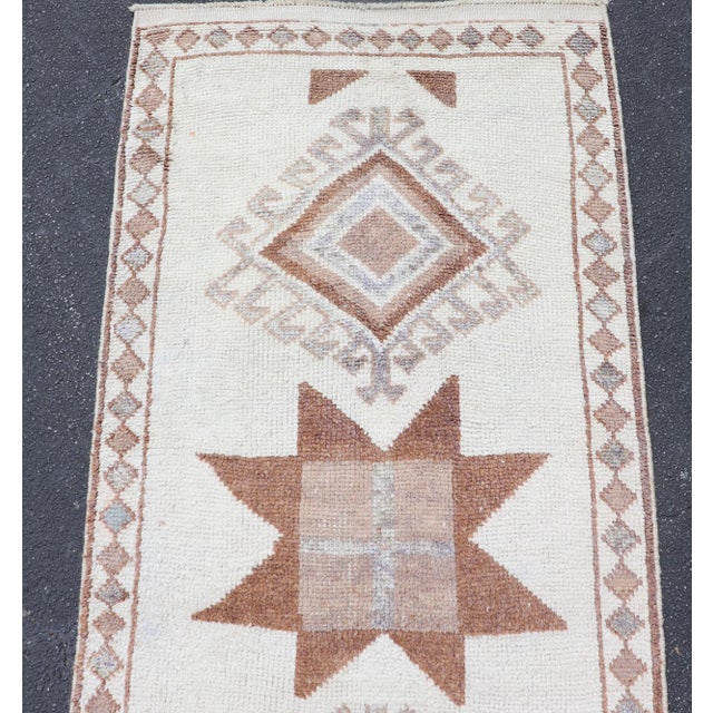 Tribal Vintage Turkish Tulu Runner With Ivory Field and Muted Brown Star Motifs For Sale - Image 3 of 13