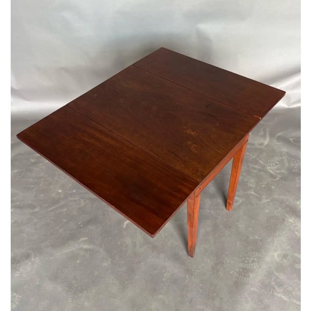 18th Century Virginia Tidewater Walnut and Yellow Pine Drop Leaf Table For Sale In Richmond - Image 6 of 10