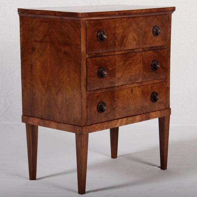 Small Antique Biedermeier Chest of Drawers in Walnut, 1820 For Sale - Image 6 of 18