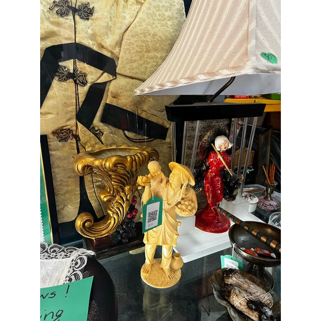 Ceramic 1970s Hollywood Regency Gold Chalkware Vase For Sale - Image 7 of 7